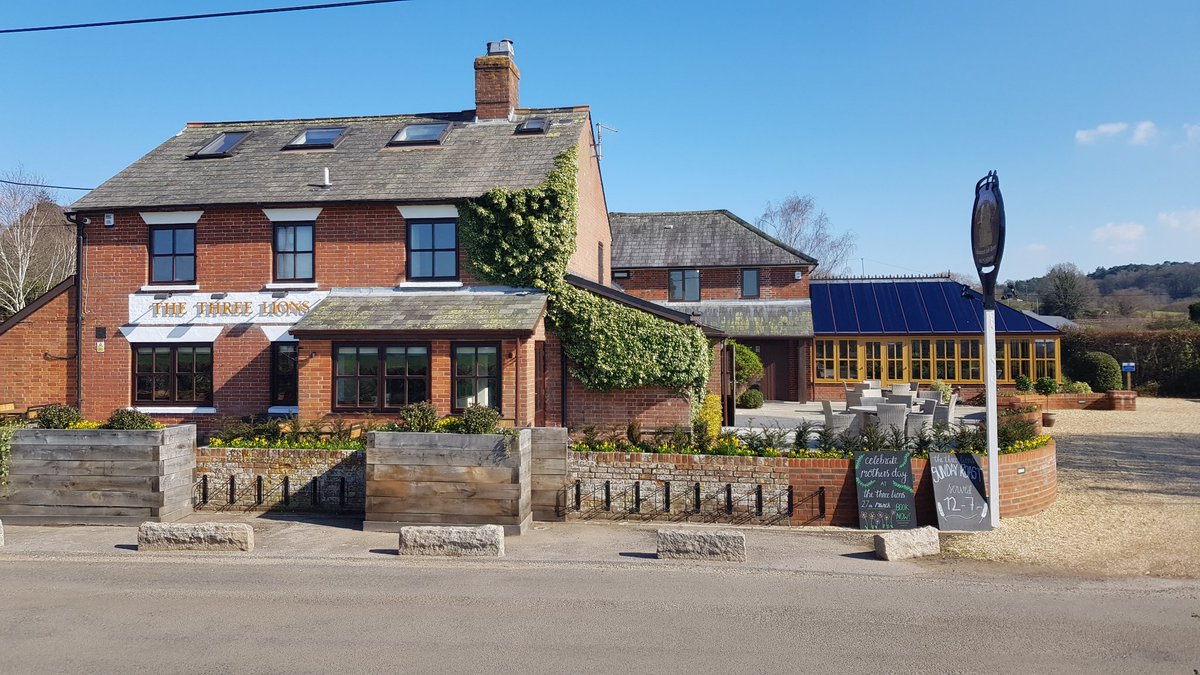 TheBBDirectory's tweet photo. The Three Lions boasts 3 king rooms with a terrace &amp; hot tub, the perfect place to relax after enjoying a meal in the restaurant. 
https://t.co/lS4Gp5X2QR 
#Accommodation #Restaurant #FoodandDrink #Family #HotTub #NewForest #Walking #Cycling #Stuckton #Fordingbridge #Hampshire https://t.co/6kzRP4Holq