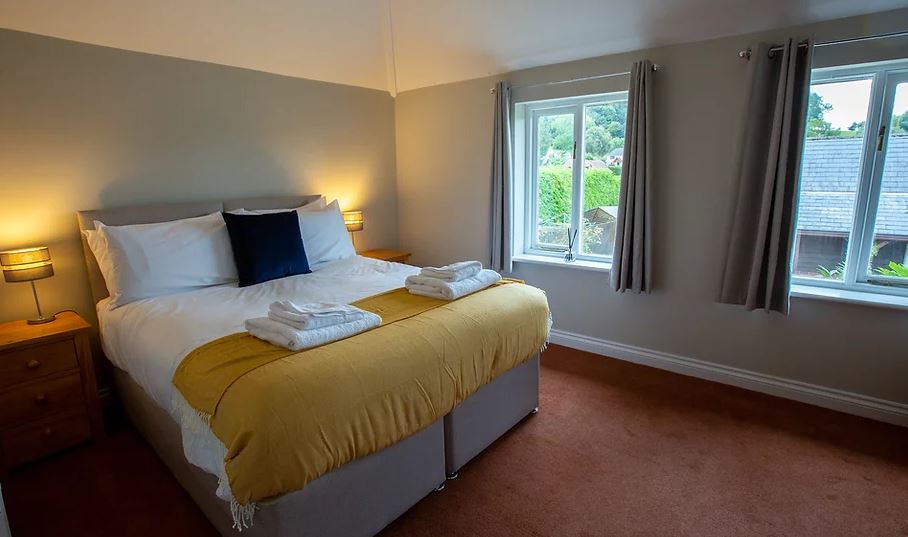 TheBBDirectory's tweet photo. The Three Lions boasts 3 king rooms with a terrace &amp; hot tub, the perfect place to relax after enjoying a meal in the restaurant. 
https://t.co/lS4Gp5X2QR 
#Accommodation #Restaurant #FoodandDrink #Family #HotTub #NewForest #Walking #Cycling #Stuckton #Fordingbridge #Hampshire https://t.co/6kzRP4Holq
