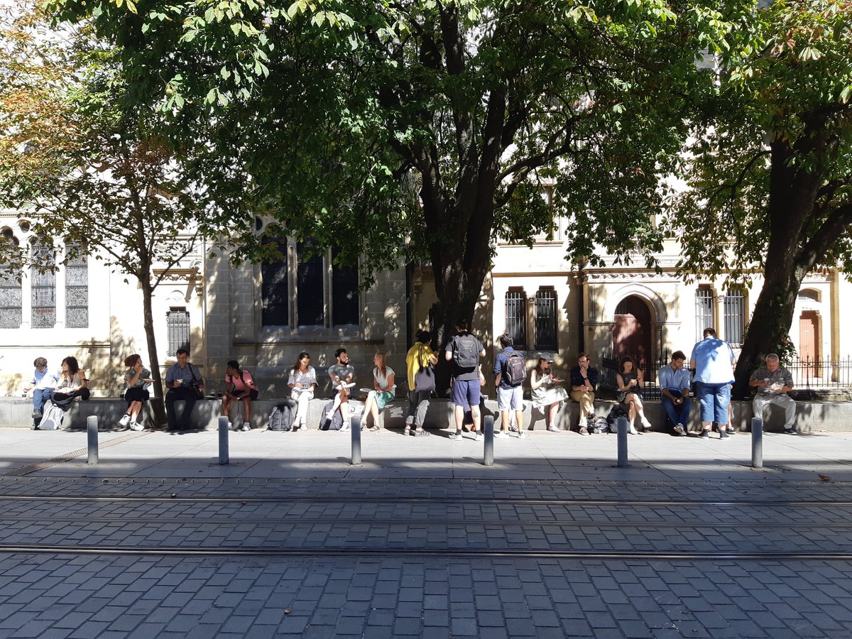 fridolin_gross's tweet photo. People are enjoying #easpls in sunny Bordeaux. https://t.co/Z4pVsZvwSa