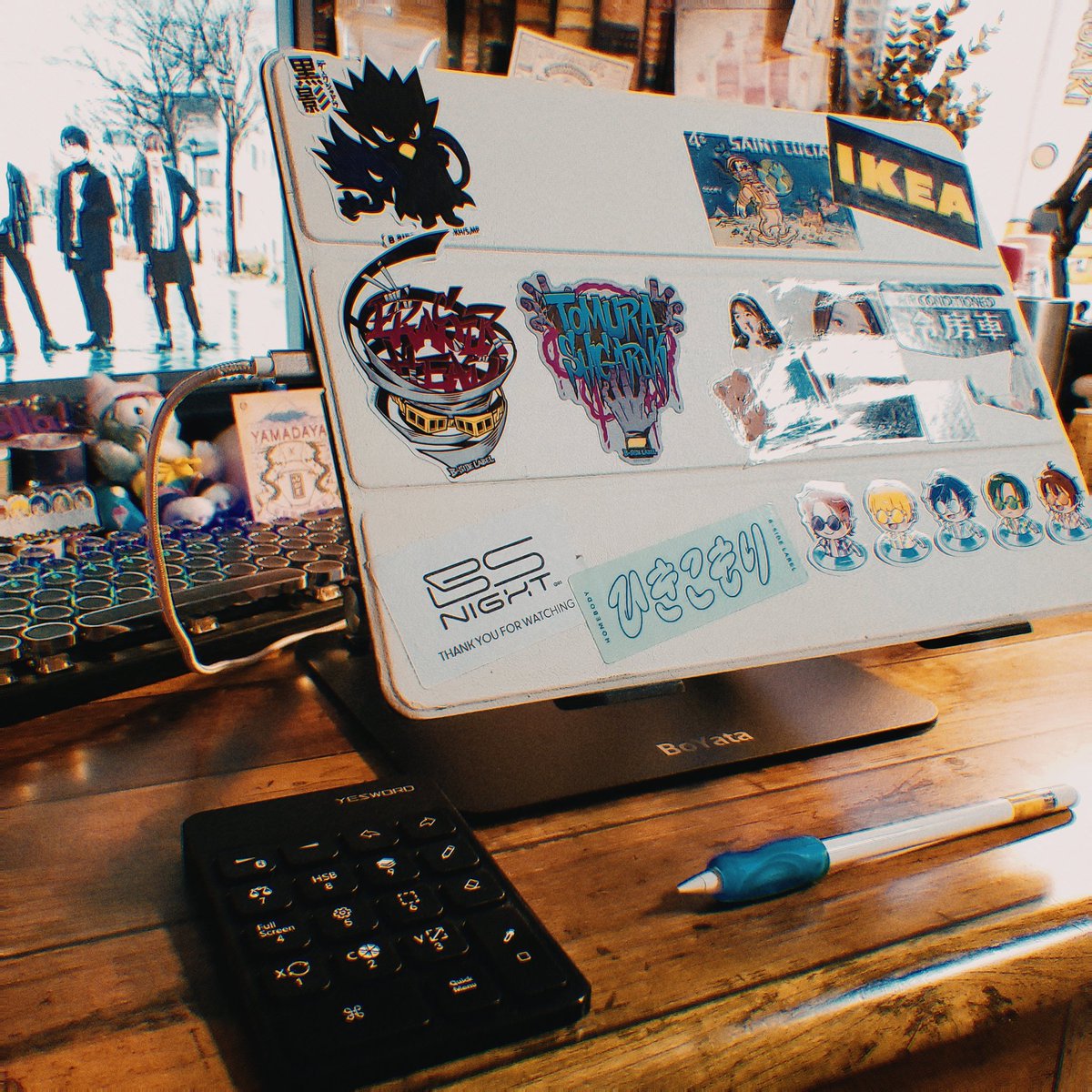 zundabook's tweet photo. 誕生日に祖母から頂いた軍資金で
念願のProcreate対応の左手デバイスを手に入れました!
これで少しは誤タップ&誤操作減るかな( ˇωˇ )
レビューで『ブラシサイズを細かく変えられない』ってめっちゃ言われてたけど、
コマンドキー同時押しで変えられた~っ
#YESWORD https://t.co/oxvK1Qwj13
