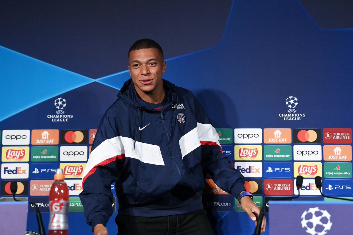 FabrizioRomano's tweet photo. Mbappé to @NYtimes: “Real Madrid dream? You never know in future. I’ve never been there, but it looks like it's like your house”. 🚨⚪️ #RealMadrid

“Never imagined, I would talk to the President of France about my future. It's crazy. He told me, ‘I want you to stay [at PSG]”. https://t.co/rmaBNaGKeg