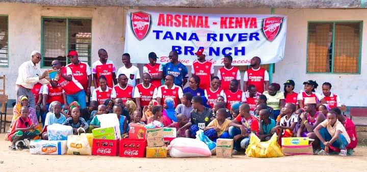 ArsenalKenya_AK's tweet photo. Greetings Fam!

Our youngest branch : Arsenal Kenya Tana river conducted their first ever charity as a branch and I have to say this is really impressive and Commendable.I have seen this branch grow from just three members and they've been five members for over an year... https://t.co/apNHnUBM87