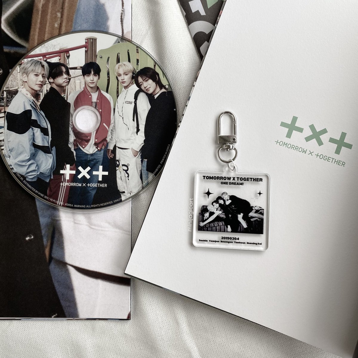 _busanluvr's tweet photo. interest check! pls help rt ◡̈

✶ bts &amp; txt group acrylic keyring
     ⤷ ₱180 each
     ⤷ 2 inches size
     ⤷ uv print

pls reply if interested! ♡

t. ic wts lfb ph bangtan tomorrow by x together fanmade keychain https://t.co/nTXA7Rox0e