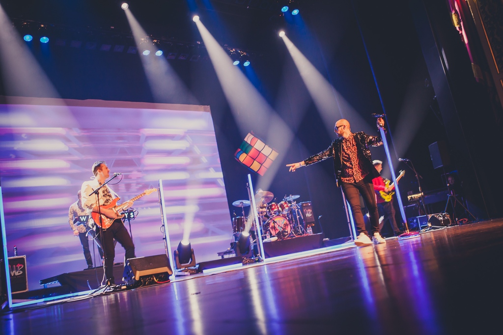 We are in Ireland tonight with @wildboys80sband 👾

#wildboys #80sband #80smusic #stagelighting #theatrelighting #concertlighting