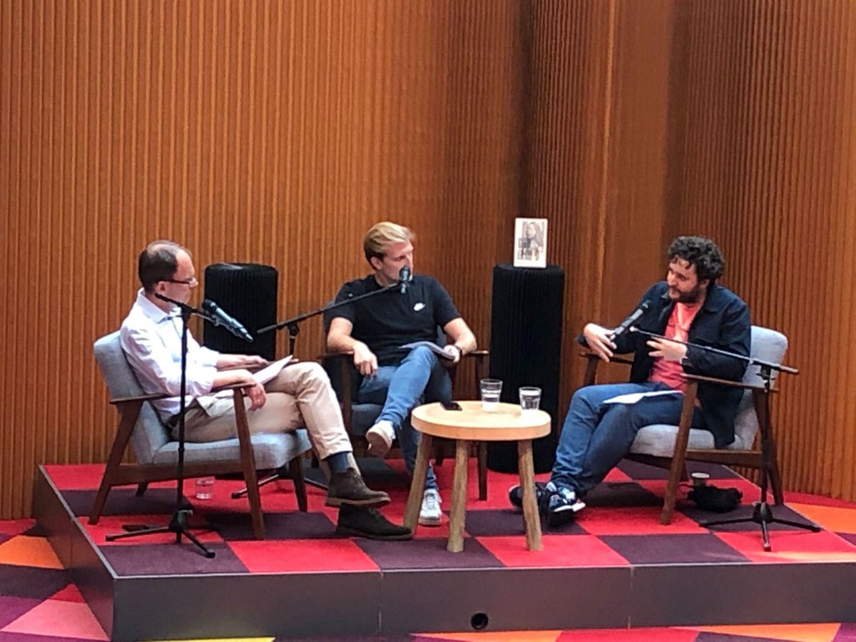 DNBS_'s tweet photo. Mooi gesprek was het met Alain Verheij. Over onze omgang met geld en de kloof tussen arm en rijk. En wat Bijbelverhalen daarover -en daartegen- te zeggen hebben. 
Luister via je Podcastapp of kijk hier terug:
https://t.co/i4wqctIpZW https://t.co/lucAvTfFTn