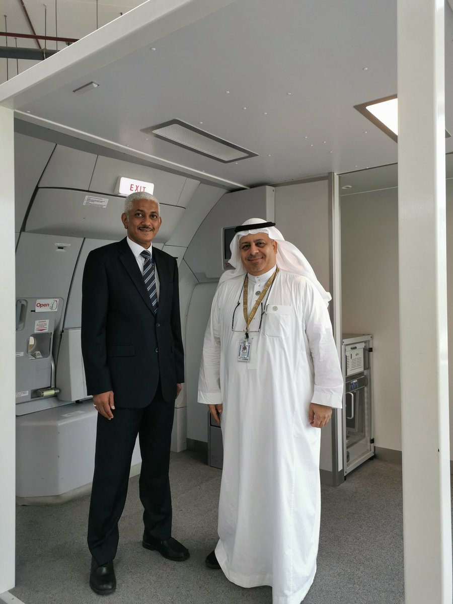 المدرب طلعت بكر من أقدم مدربي سلامة الطيران ومن الأساتذة الذي يعتز طلابه به