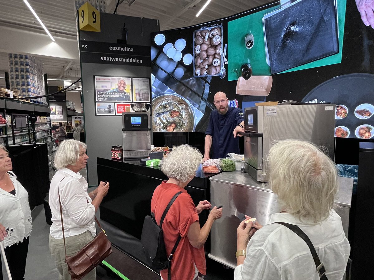 Philip van den Brand tweet media