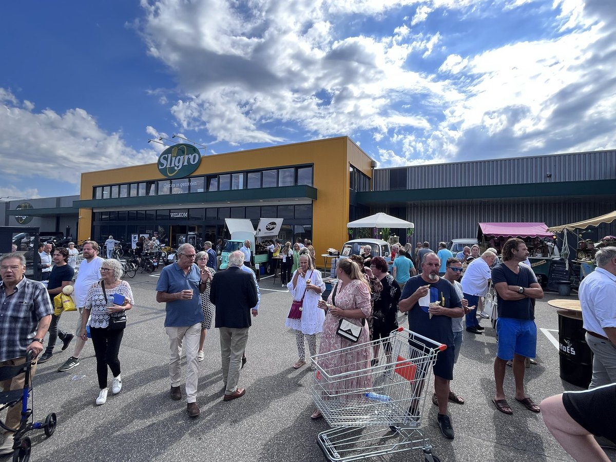 Philip van den Brand tweet media