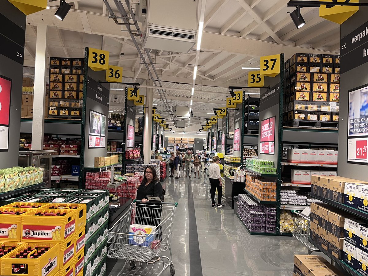 Onze afdeling Bouwzaken heeft samen met het team weer een mooie klus geklaard. <a href="/sligro/">Sligro</a> #Haarlem ziet eruit om door een ringetje te halen. Proficiat!