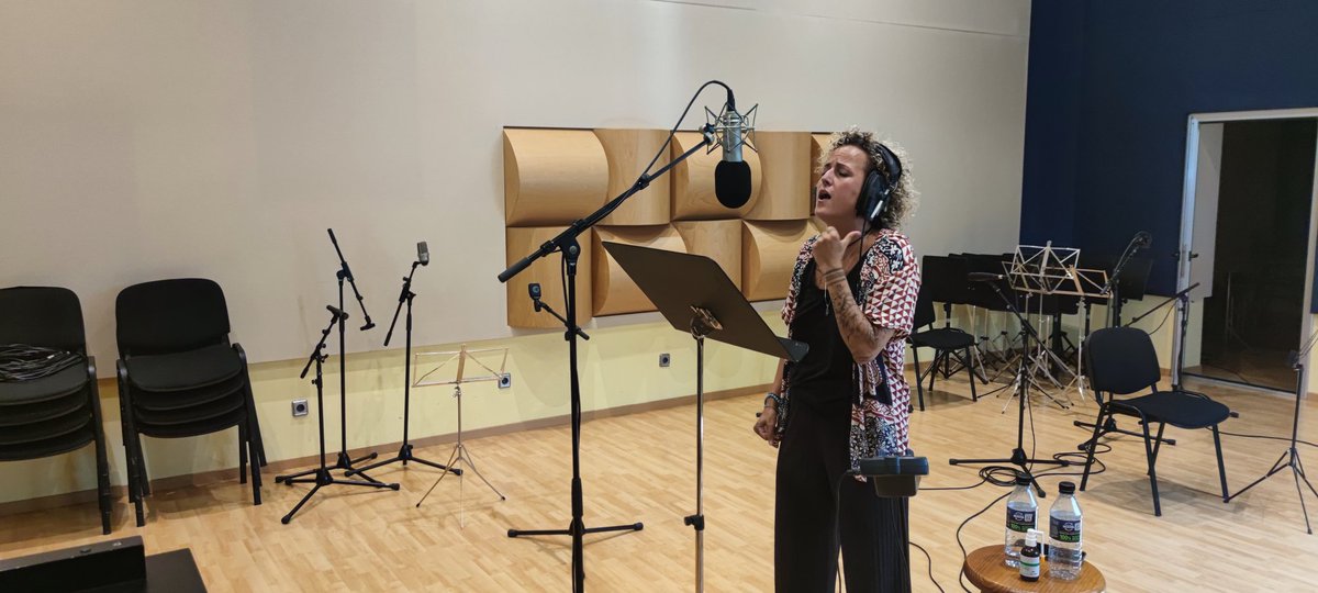 Avui a l'estudi 44.1 amb La Pau, enregistrant el nou projecte: Emociona't amb la SCCC • Himnes del Cor ❤️