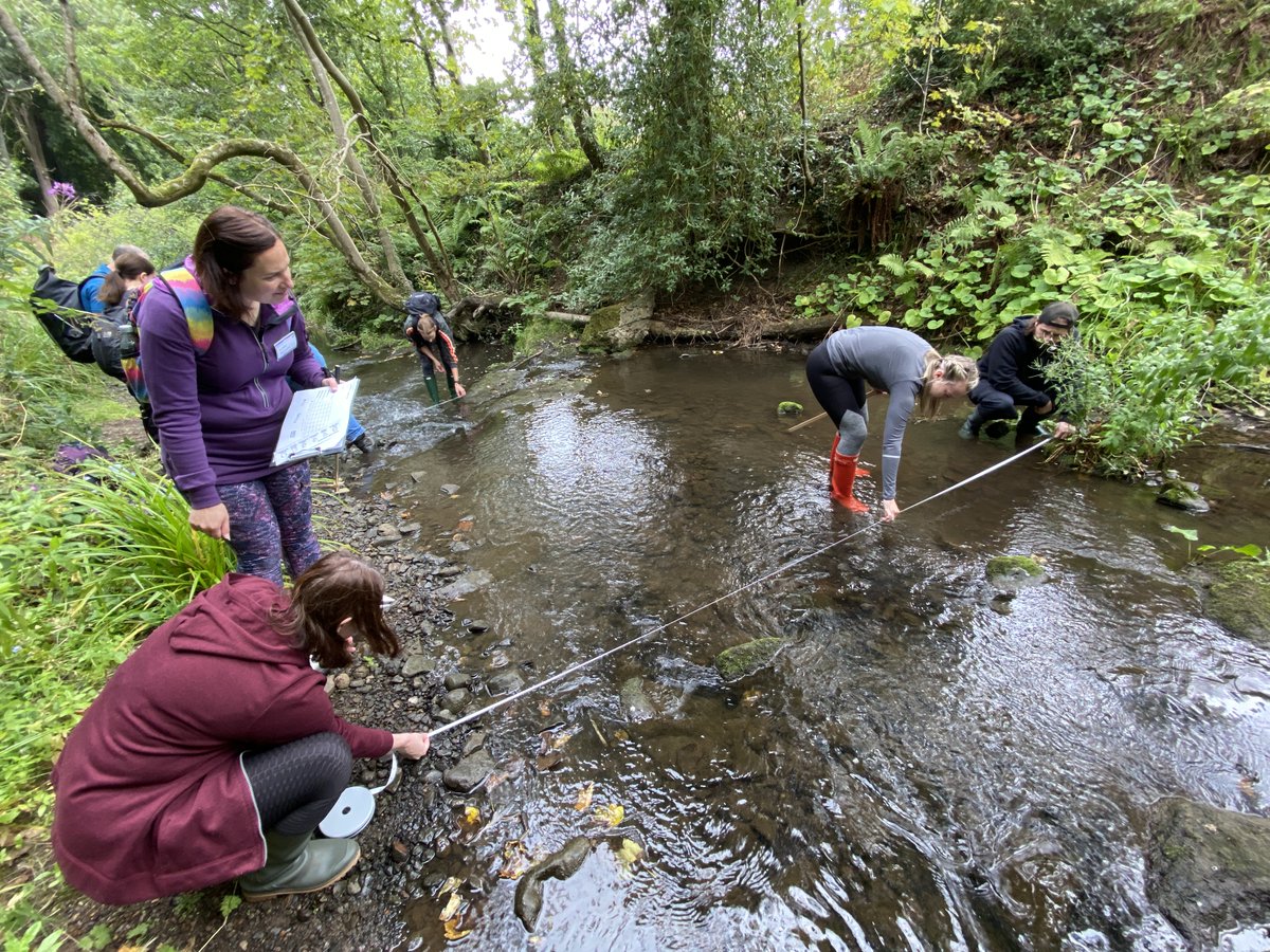 GeoBus_StA's tweet photo. A great weekend for #GeoBus! We welcomed teachers from across the central belt (and as far as Dumfries & Galloway) to @EarthSciStA for our first #CLPL day on Saturday. We spent the morning carrying out river #fieldwork & the afternoon testing out our shiny new storm simulators!😀 https://t.co/vpQj1jiOvA