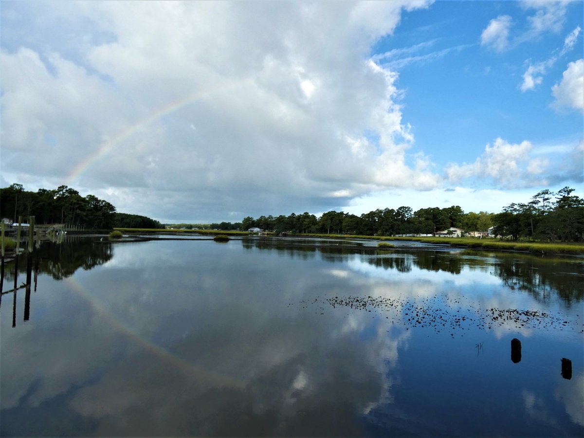 MMoore_hoops's tweet photo. Good morning! #calabash #rainbowreflection @EdPiotrowski @medwick @ChrissyKohler @WXIIJackie @Em_I_Am @JustinMcKeeWx @LeeHaywoodWX @ramelcarpenter @marioncaldwx @RealSaltLife @StarboardRail @StormHour @ThePhotoHour @Christina4casts @AndrewWMBF @CMorganWX @donnagregorytv https://t.co/NDy9yyEqiC