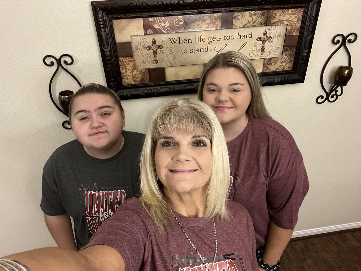 MrsDavis_ESE's tweet photo. Our hearts and prayers are with the students, teachers, staff and families of @Uvalde_CISD as they head back to school today! #UnitedForUvalde #UnitedWeStand #PrayingForUvalde @HumbleISD_NBE @HumbleISD https://t.co/alMcyCaZgM