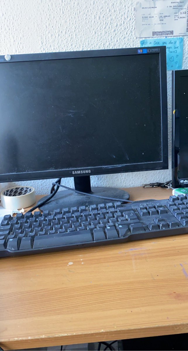 spookywitchx's tweet photo. I still have a windows XP computer that I use to play sims 2 on, I haven’t played on it in 5 months so I thought I’d turn it on but sadly, it is not working 
Is this end to my old ass computer?
I’ll let you know https://t.co/SUYvQ7SMnS