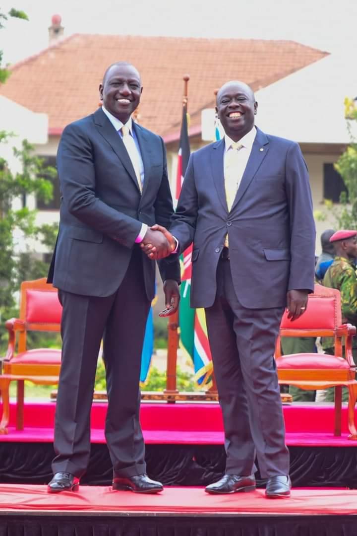 Vinson_lui's tweet photo. For the 1st time our president 
- is a pastor
- doesn't take alcohol
- He's on facebook
- Has a good sense of humour
SOME HAPPY 5 YEARS AHEAD

#RailaOdinga 
State House Mama Ngina
First Lady https://t.co/DjxmntsOXf