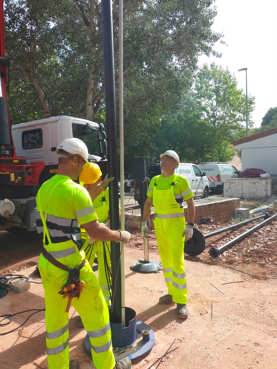 Gestagua_Saur's tweet photo. Los vecinos de #Reolid, pedanía de #Salobre, disponían hasta ahora de un pozo con caudal insuficiente para la demanda de #agua en #verano. Tras realizar @dipualba una nueva perforación, el Ayuntamiento nos ha encargado su equipamiento como gestores del servicio.
💧 #missionwater https://t.co/31aT4rCw5r