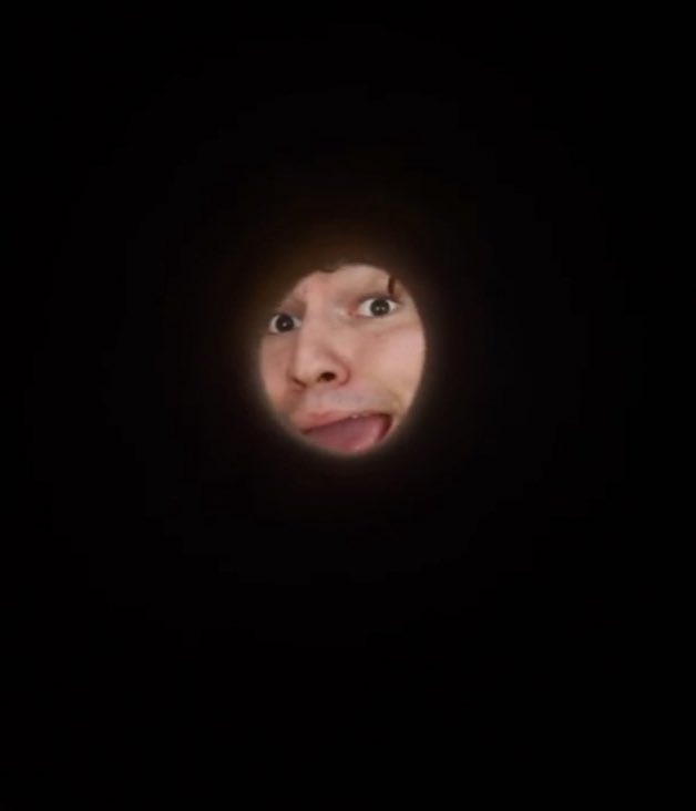 rosepinjc's tweet photo. i know the last one isn’t snap, @jccaylen but it was too funny to not tweet at you too🤣😭like why’s that in my camera roll from forever ago https://t.co/VnK30fdzBN