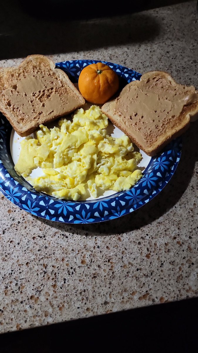 ConnorMauf's tweet photo. #outeat #outwork 3 eggs 2 peanut butter toast and 1 orange https://t.co/zXZpKtuiSx