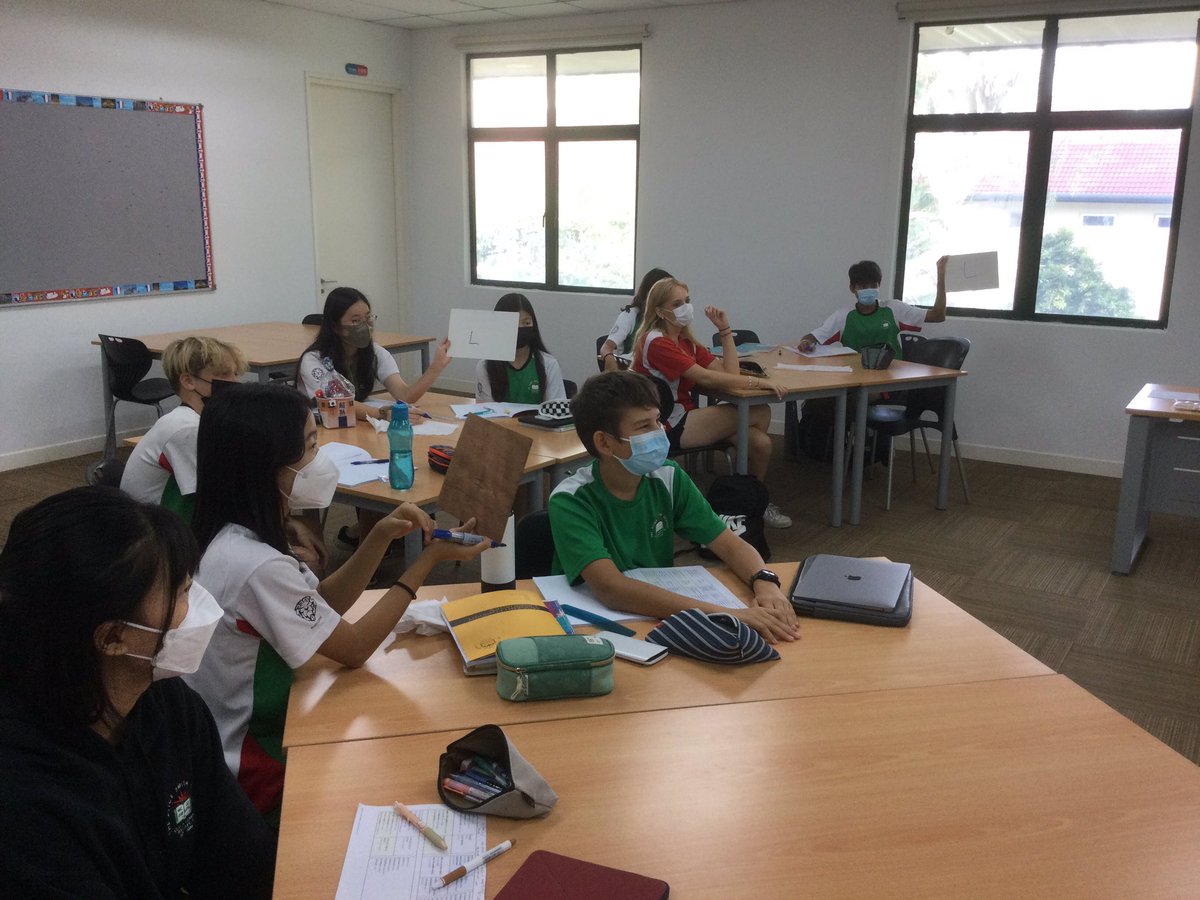 KLASS_EP_Lang's tweet photo. Welcome back to our French 🇫🇷 and Spanish 🇪🇸 Year 9 student on their new learning journey introducing some elements of the IGCSE course! @AliceSmithSch #KLASS_EP_Lang https://t.co/vibiWGHe8z