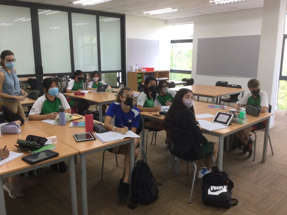 KLASS_EP_Lang's tweet photo. Welcome back to our French 🇫🇷 and Spanish 🇪🇸 Year 9 student on their new learning journey introducing some elements of the IGCSE course! @AliceSmithSch #KLASS_EP_Lang https://t.co/vibiWGHe8z