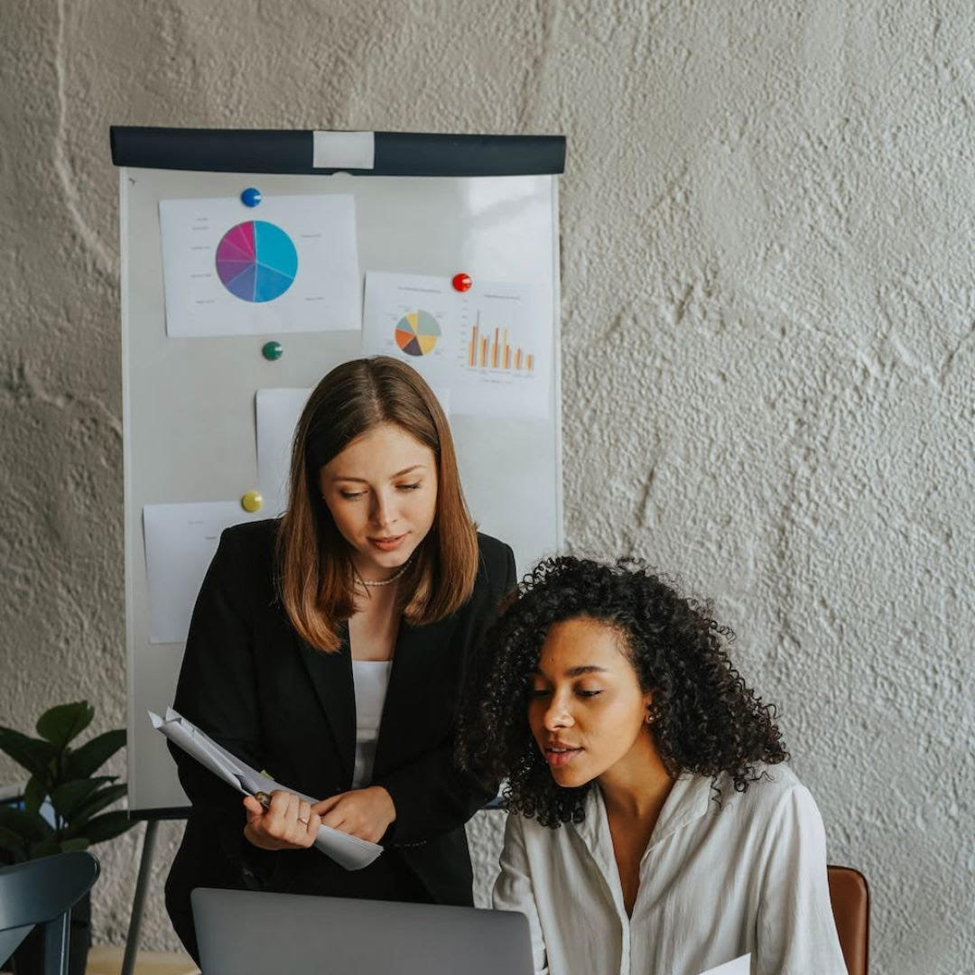 b2aladies's tweet photo. Behind every successful woman, there is a tribe of other successful women who have her back 💪🏽

Connect with women from around the globe 🌎 who are just as ambitious as you are 👩🏽‍💻. 

👉🏽Join today https://t.co/4fXyyjioz4

#womenempowerment #womeninbusiness #UK https://t.co/AiathIkF2P