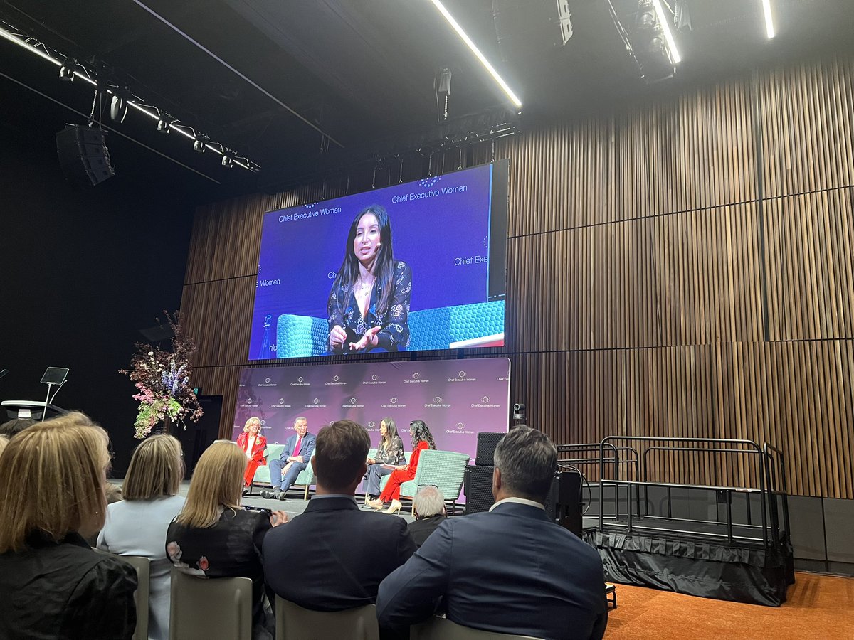 NessZim's tweet photo. .@CEWAus summit @antoinette_news: find your niche - don’t have to be everything. Find something to hone in on and set tangible goals. Level of power and privilege can change with time too. Privilege isn’t a dirty word - use it for change. #cewsummit https://t.co/6a2lLzErHm