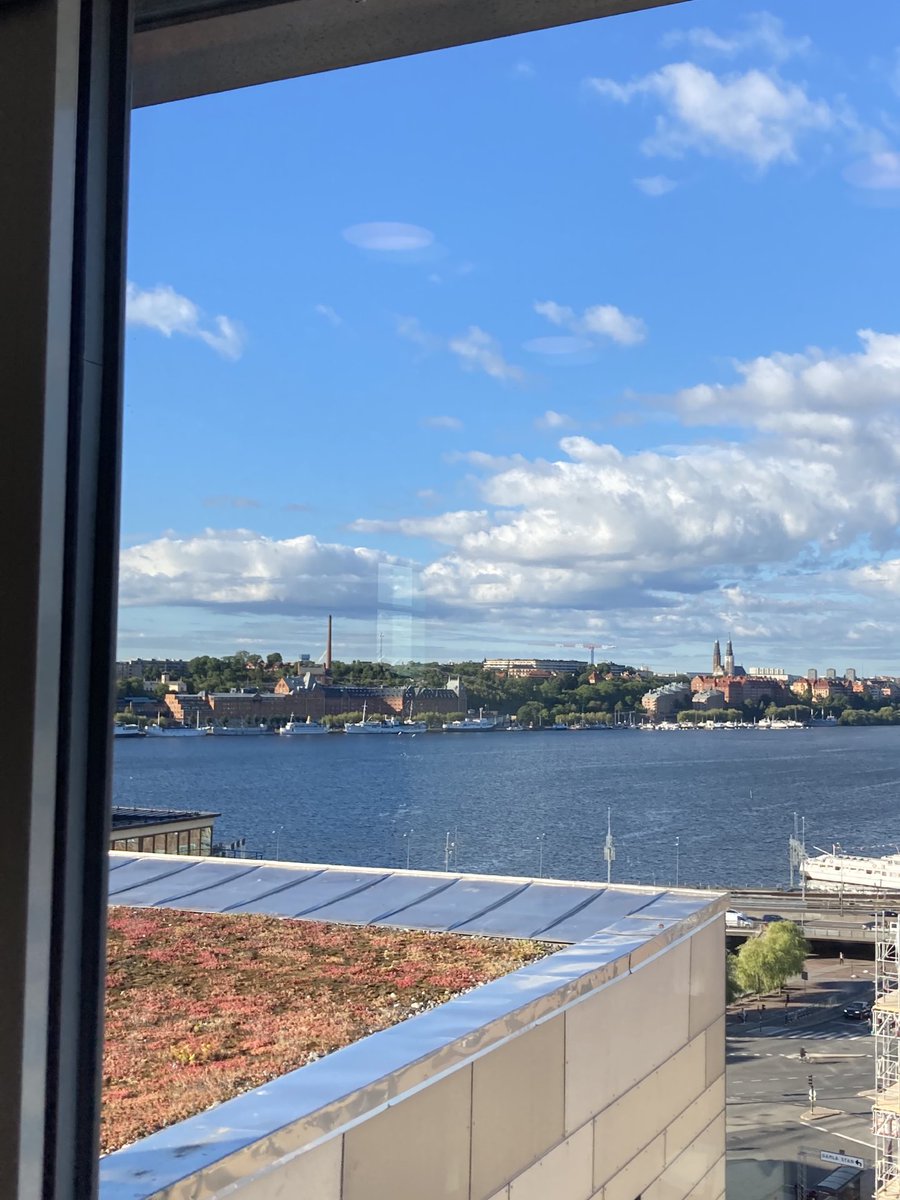 HoKatju's tweet photo. #Tukholma kattojen yllä. Tänään #NordicPublcGovernanceMeeting ihana maisema ja paljon kiinnostavaa #luottamus #hyvähallinto #integriteetti https://t.co/fFlwwonfgR