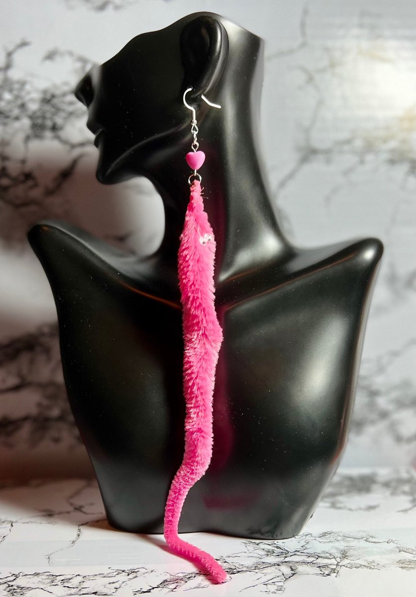 otter_oddities's tweet photo. Neon Pink Worm Earrings #etsy #pink #lgbtqpride #halloween #bugsinsects #wormonastring #goth https://t.co/SAuzyQdSKx https://t.co/Y1vQwsGffw