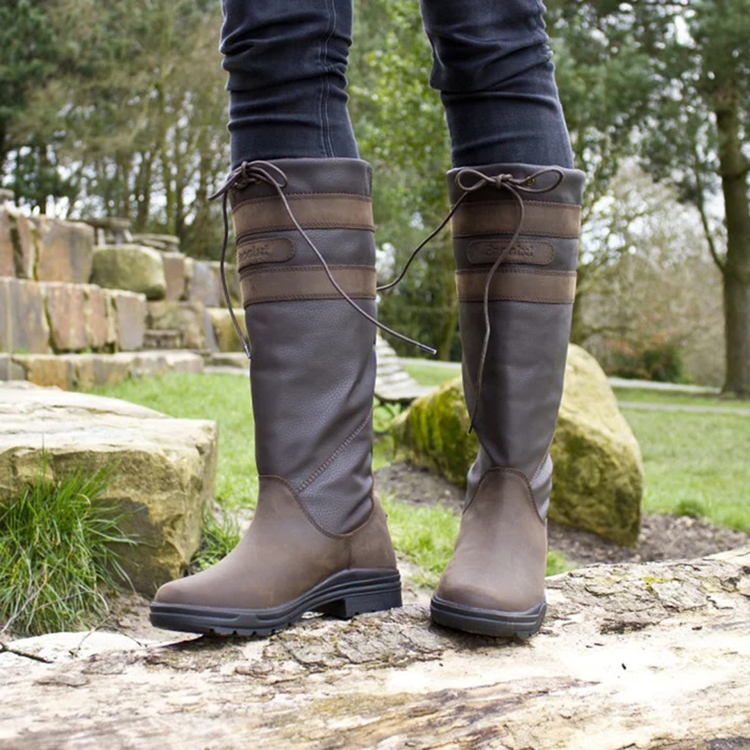 The Brogini Longridge Country Boots are classically styled and ideal for days on the yard or in the countryside. The foot of these equestrian country boots is made from natural nubuck leather with a waterproof membrane 👉 bit.ly/3RAP7Tn

#equus #equusengland