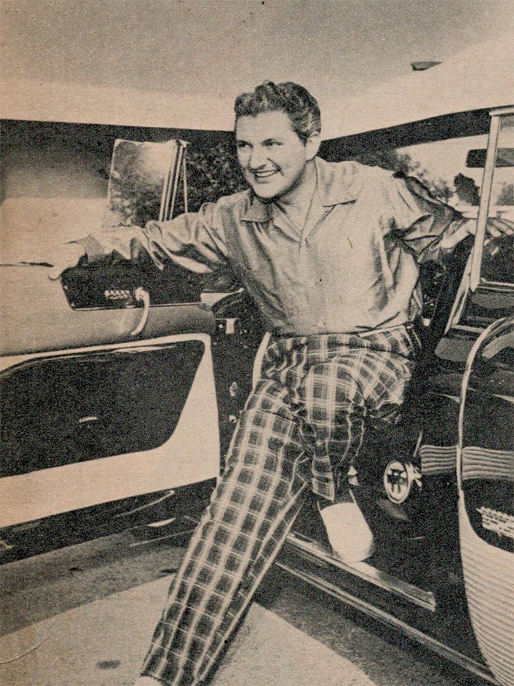 TweetingNeil's tweet photo. #Liberace with his new Cadillac Convertible, Circa 1954 https://t.co/tSkpNi2vrG