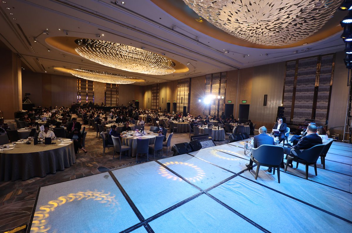 colliers_ph's tweet photo. Colliers Managing Director, Richard Raymundo, moderated a panel discussion on residential and office market trends during the recently concluded #TheOutlook2022 organized by @Lamudi_PH.

#ColliersPH #BeExperts #AcceleratingSuccess #ColliersInsights #LamudiPhilippines https://t.co/95h96WbUKJ
