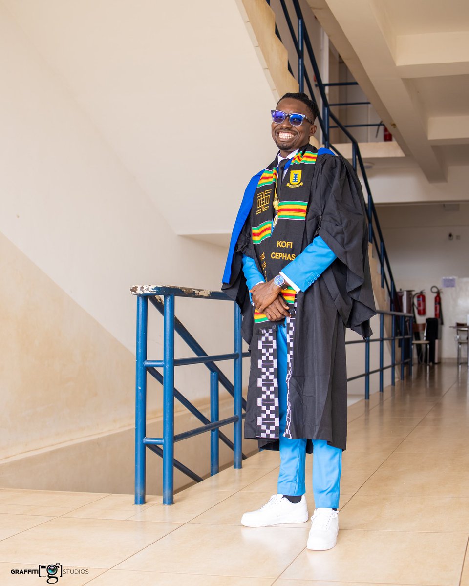 youngcephas's tweet photo. Same Suit
Same Name
Same University 
Different Degrees! 
M.A Brands &amp; Communication Management bagged! https://t.co/WH3CJnN8Uc