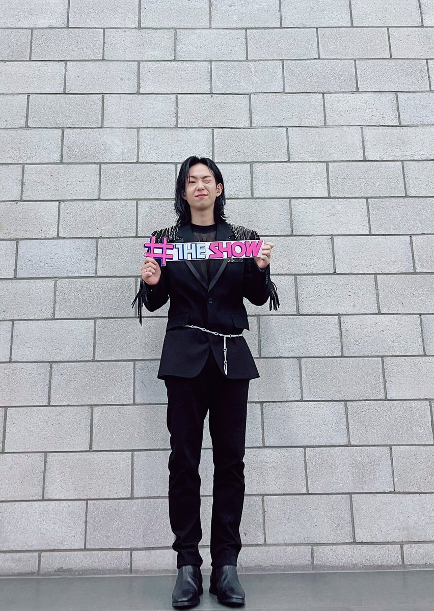 theshow_offcl's tweet photo. 하,, #더쇼 인생 드라이브송은 말이죠,, 달팽이관을 움칫둠칫하게 만들고 별안간 은하수가 반짝이는 미드나잇으로 데려가 버리는 천재만재뮤지션갓윤성의 <#MidnightDriver>라고 자신 있게 말할 수 있슴다! 더쇼는 이 곡만 들으면 19960314km 운전하기? SSAP가능!🚘🎶
 
#THESHOW #임윤성 @AWentkr https://t.co/ZlUTF6OGON