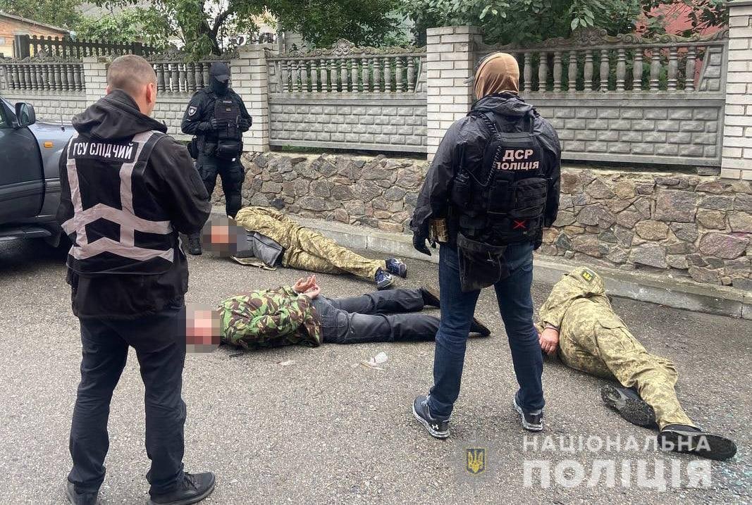 MVS_UA's tweet photo. Викрали з підприємств майно на 12 млн грн: Нацполіція затримала п’ятьох учасників організованої злочинної групи 

➡️ https://t.co/u0kLRPHxyj https://t.co/1rIYmQ2su0