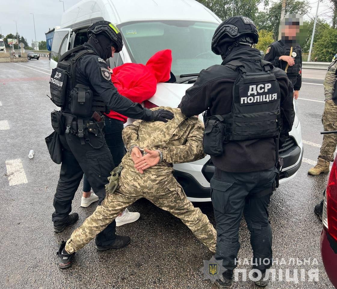 MVS_UA's tweet photo. Викрали з підприємств майно на 12 млн грн: Нацполіція затримала п’ятьох учасників організованої злочинної групи 

➡️ https://t.co/u0kLRPHxyj https://t.co/1rIYmQ2su0