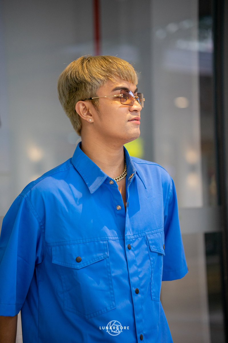 chriilz's tweet photo. #IFeelGood when I'm making good music and perform it on stage.   Watch and listen to my latest song on Youtube and spotify "Only One" by Chriilz   #Camon19Fridays https://t.co/8FEQNJAuAu