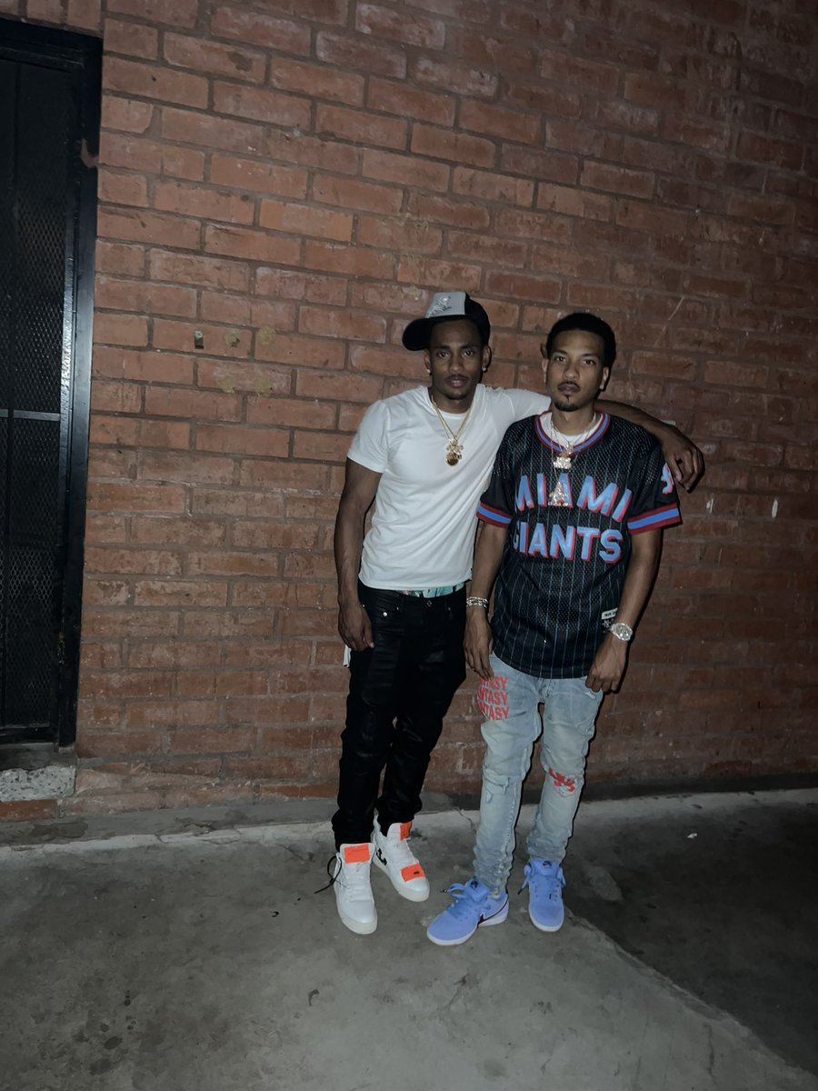 LilCedHT's tweet photo. We Everwhere They Neva There 🦈🦈🚀🐾  #HavinThangs 🔝 https://t.co/k2pZqHizNw