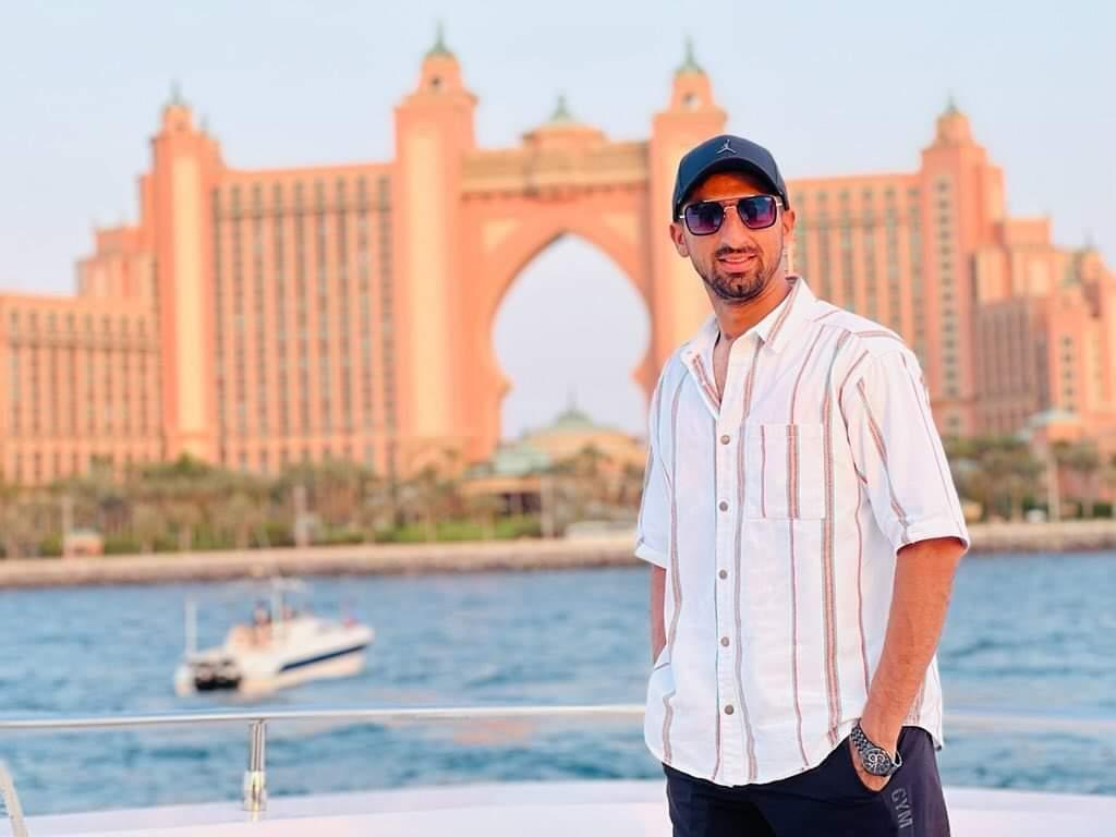 The sea cures all ailments of man.