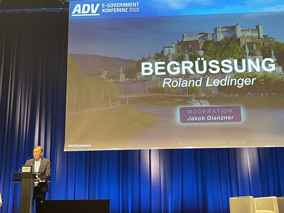 Let‘s go!!! Endlich wieder live! <a href="/Roland_Ledinger/">Roland Ledinger</a> begrüßt zur #advkonferenz 2022 #Digitalisierung