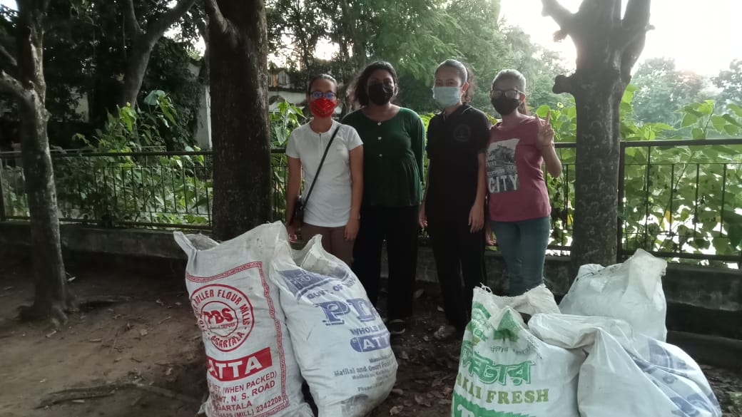 Krishnasil5's tweet photo. Please 🙏🏻 Stop throwing and kind of plastic here and there.its really shameful that we are making our mother land dirty by throwing those things and more over we harming our life. So please maintain cleanliness in u surrounding 
@vrikshit @shankarVrikshit @FFFIndia https://t.co/ybdWXDbQUX