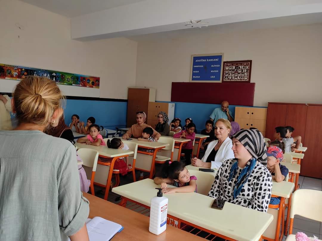 MEBAileOkulu's tweet photo. İzmir İl Milli Eğitim Müdürlüğünce yürütülen 'Aile Okulu Projesi' eğitimleri aralıksız devam ediyor.
Bu çerçevede İzmir'de bulunan 30 İlçe Halk Eğitimi Merkezi aracılığıyla öğretmenlere eğitici eğitimi ve öğrenci velilerine aile eğitimleri verilmeye başlandı.
@sdulger @tcmeb https://t.co/39fKScZZhW