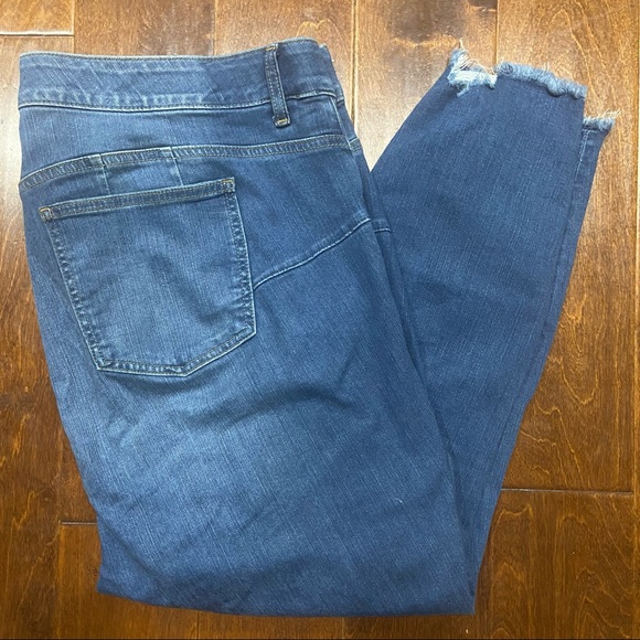 Emma_Jeane tweet media