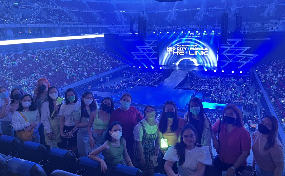 WENDYSBurger's tweet photo. Still on cloud nine. Met 14/23 of NCT 💚
#NEOCITY_THE_LINK_MANILA #NEOCITY_THE_LINK #NCT127inManila #NCT127_질주 https://t.co/lJUBztWyS6
