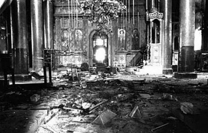 levoncan's tweet photo. “4.214 ev, 1.004 işyeri, 73 kilise, bir sinagog, iki manastır, 26 okul ile aralarında fabrika, otel, bar gibi yerlerin bulunduğu 5.317 mekân saldırıya uğramıştır.
15 kişi katledilmiş, 400 kadın tecavüze uğramıştır.’' Diyordu gazeteler. https://t.co/YEoWdwpIFl