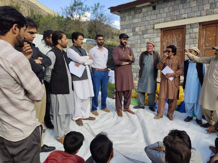 GhizerDc's tweet photo. Relief items distributed among flood affectees of Immit and Ishkoman by SCO in coordination with District Administration.
@csgbpk @HomeDeptGB @ndmapk @gbdma https://t.co/I69EhmzwXK