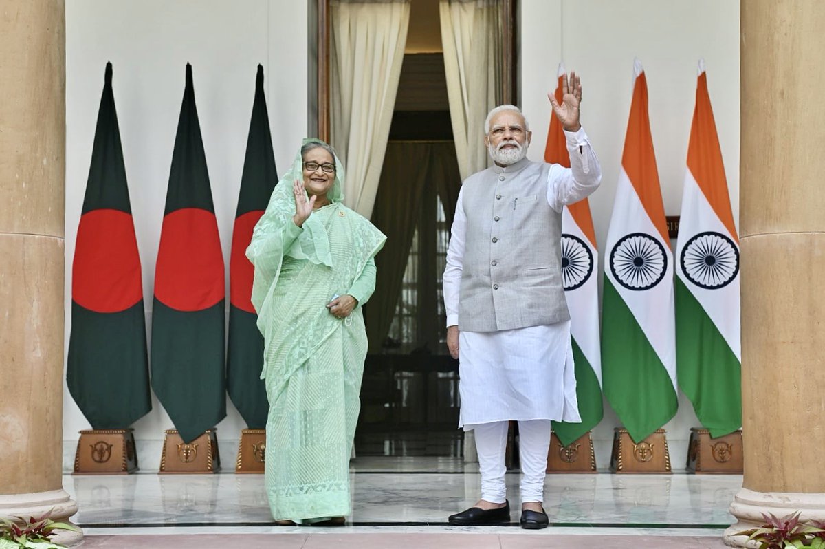 BDMOFA's tweet photo. Bangladesh PM Sheikh Hasina received by Indian PM Narendra Modi at Hyderabad House in New Delhi this morning. They hold talks to further strengthen the existing Bangladesh - India bilateral relationship. https://t.co/j5DNPkt5yu
