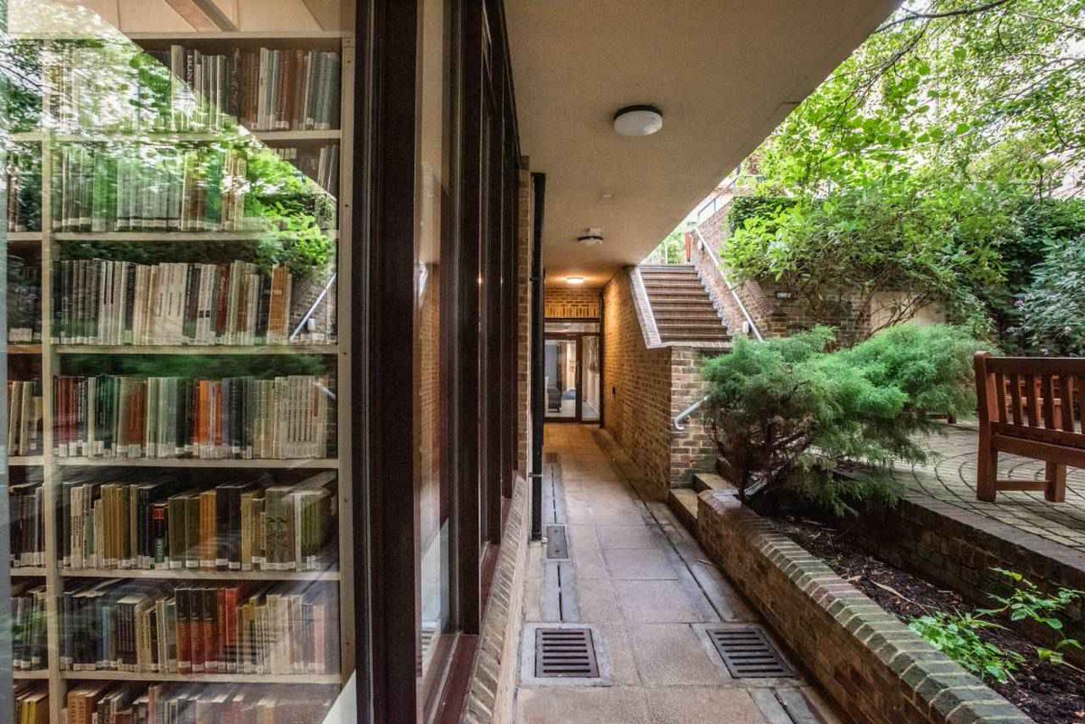 OxLifelongLearn's tweet photo. Happy #NationalReadABookDay! Did you know the Rewley House Continuing Education Library, part of @bodleianlibs houses over 70,000 books on all subjects taught by us?
Discover more: https://t.co/3QfdaFMLPm https://t.co/aA9jTvtHEj