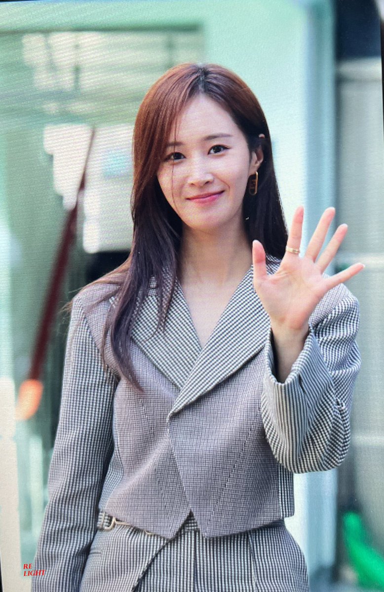 Relight0805's tweet photo. 220906 유리 더존 버텨야 산다
#YURI https://t.co/ikeQsldrJB