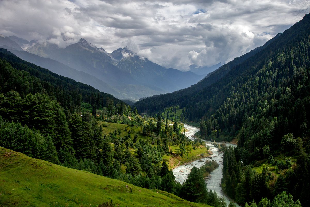 "The river has great wisdom and whispers its secrets to the hearts of men.” - Mark Twain #travelphotography #nftphotography #india #Kashmir
#landscapephotography