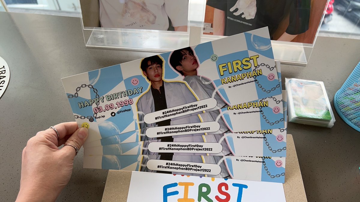ChanikranHahome's tweet photo. ของแจกที่ starbuck ยังมีอยู่นะคะ สโลแกนเหลือ 4 ใบ ส่วน photocard ยังเหลือเยอะอยู่นะคะ😊🥰 มารับน้องกันได้เลยนะคะ
@First_Memorie @Firstkpp
#24thHappyFirstDay 
#FirstKanaphanBDProject2022 https://t.co/QDJl6K1GDP
